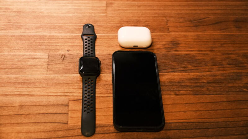 Apple WatchとiPhoneとAirPods